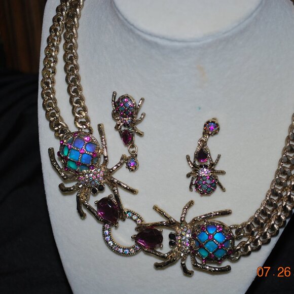 Betsey Johnson New Crab Necklace with Earrings - Picture 3 of 5